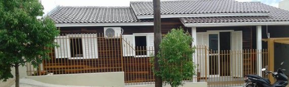 Casa pré-fabricada em madeira nobre,duplagem em cedro e telhas esmaltadas com 96 m2 construída em Palmeira das Missões- RS
